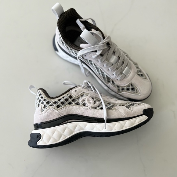 CHANEL SNEAKERS - Picture 4 of 4